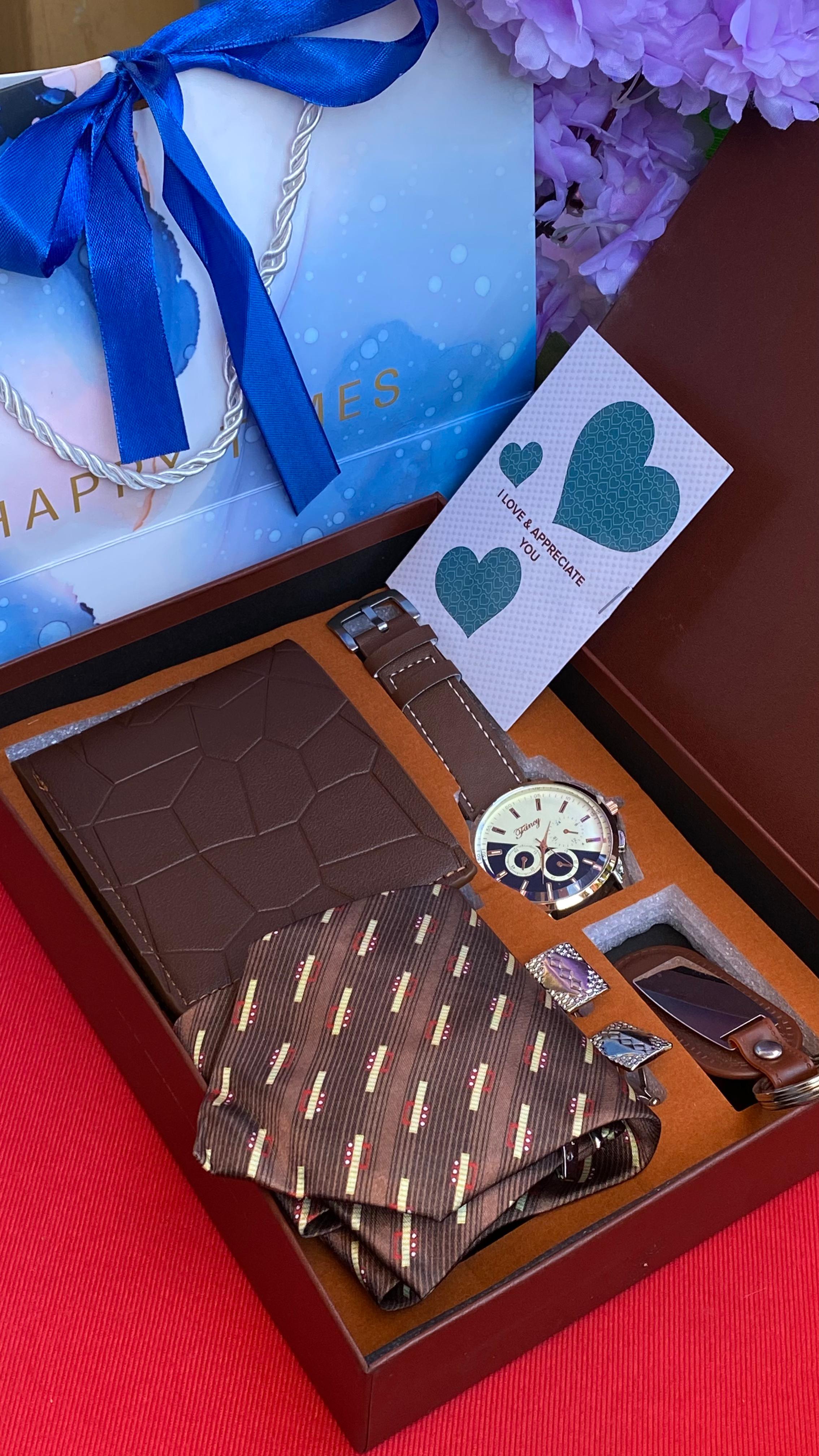 MEN VALENTINES GIFT PACK 
⌚️Watch
🔹Wallet
♠️Tie
♠️Cufflinks
♠️Keyholder

✅CARD &BAG