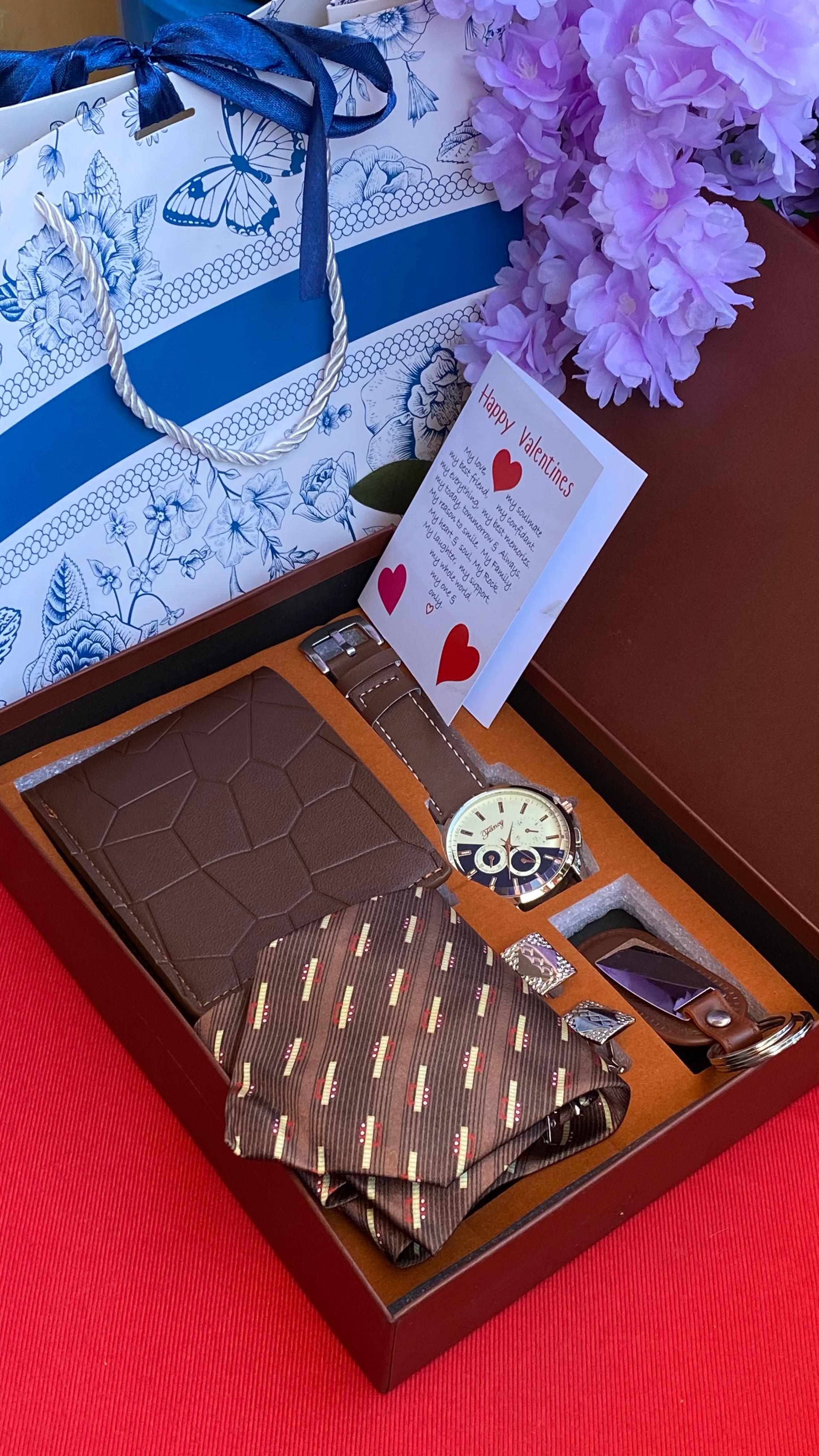 MEN VALENTINES GIFT PACK 
⌚️Watch
🔹Wallet
♠️Tie
♠️Cufflinks
♠️Keyholder

✅CARD &BAG