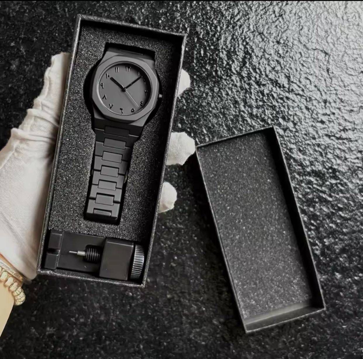 ARABIC AURA WATCH COMES IN A FREE GIFT BOX,ADJUSTING/RESIZING TOOL & EXTRA BATTERY*🔥

🔹Carbon Fiber Straps
🔹Battery powered
🔹Water Resistant
🔹Arabic Aura