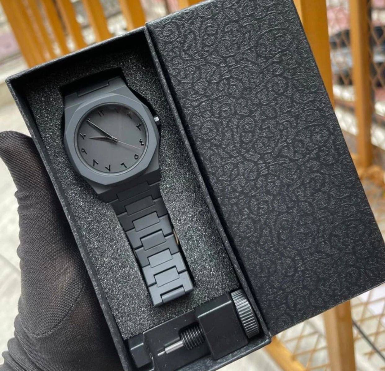 ARABIC AURA WATCH COMES IN A FREE GIFT BOX,ADJUSTING/RESIZING TOOL & EXTRA BATTERY*🔥

🔹Carbon Fiber Straps
🔹Battery powered
🔹Water Resistant
🔹Arabic Aura