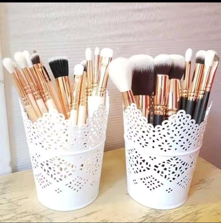 Multipurpose Storage Container | Spoon Holder | Flower Vase 🌸✨
Add beauty and organization to your space with this stylish multipurpose container, designed to blend functionality with elegance 🏡💖
✅