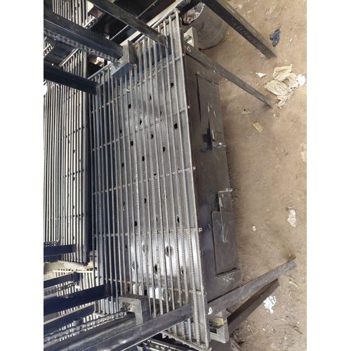 Jua Kali Charcoal Grill – 36" 🔥
Bring the authentic taste of charcoal grilling to your backyard! This heavy-duty 36-inch Jua Kali grill is perfect for family gatherings, weekend barbecues, or outdoor