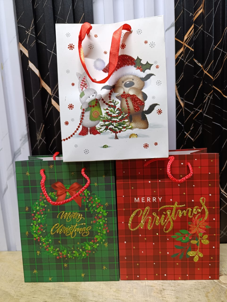 2PCS Small size Christmas bags 🔥🔥🔥🔥stylish and 

eco-friendly way to present your holiday gifts. The 

spacious size offers 

plenty of room for a variety of gifts, from 

small toys and gadgets t