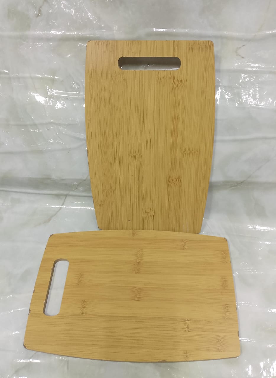 ✨🎀Small wooden chopping board now available 

perfect for slicing meats, fruits and vegetables
Designed with a convenient handle, it allows for easy storage
Bacterial resistant
Nonporous and long las