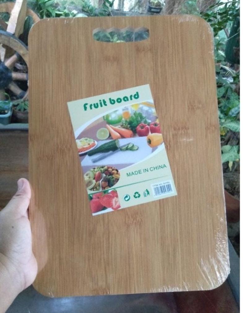 ✨🎀Small wooden chopping board now available 

perfect for slicing meats, fruits and vegetables
Designed with a convenient handle, it allows for easy storage
Bacterial resistant
Nonporous and long las