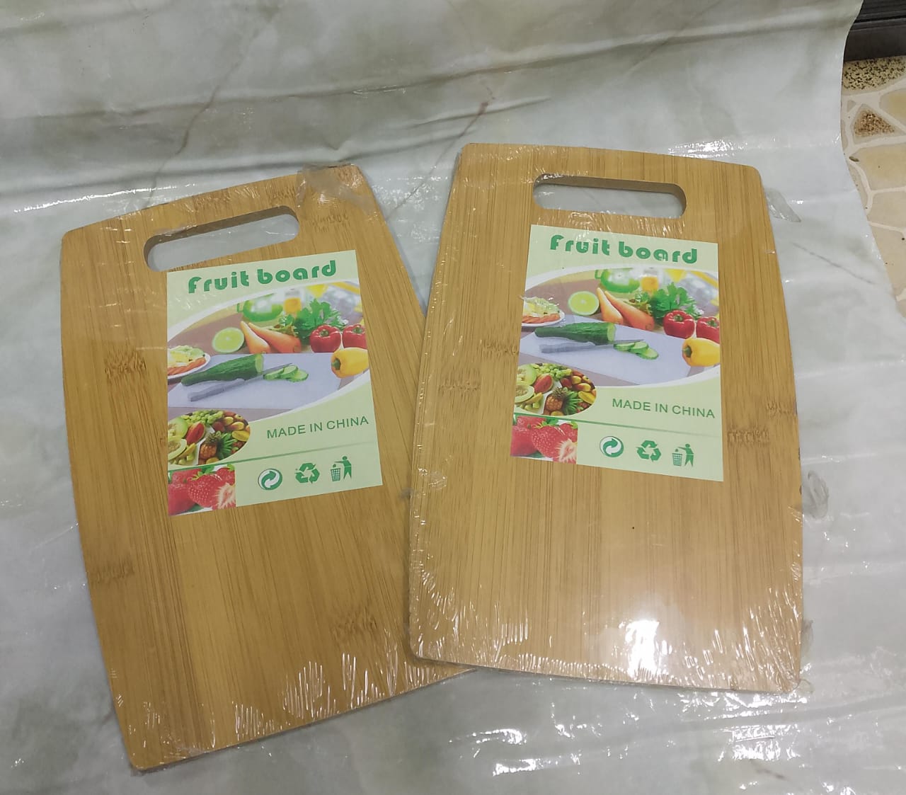 ✨🎀Small wooden chopping board now available 

perfect for slicing meats, fruits and vegetables
Designed with a convenient handle, it allows for easy storage
Bacterial resistant
Nonporous and long las