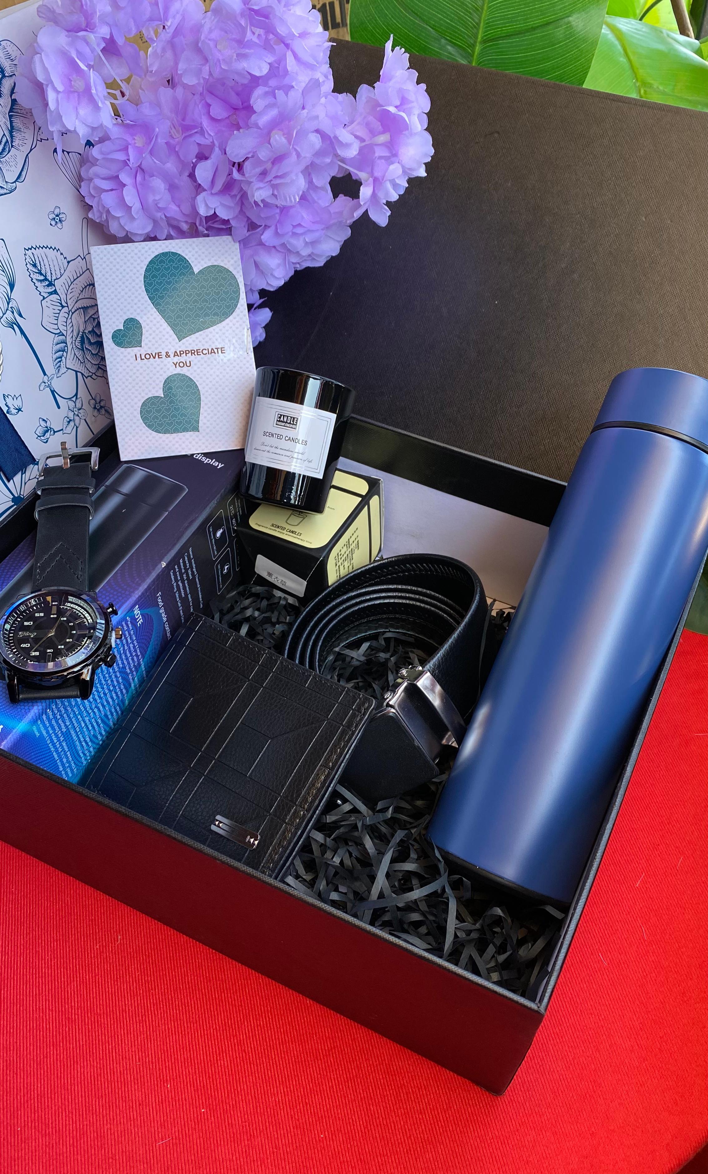MEN VALENTINE GIFT PACK 

🌹Thermal Flask with temperature display

🌹Scented candle

🌹Wallet 

🌹Belt

🌹Watch

🌹CARD &BAG