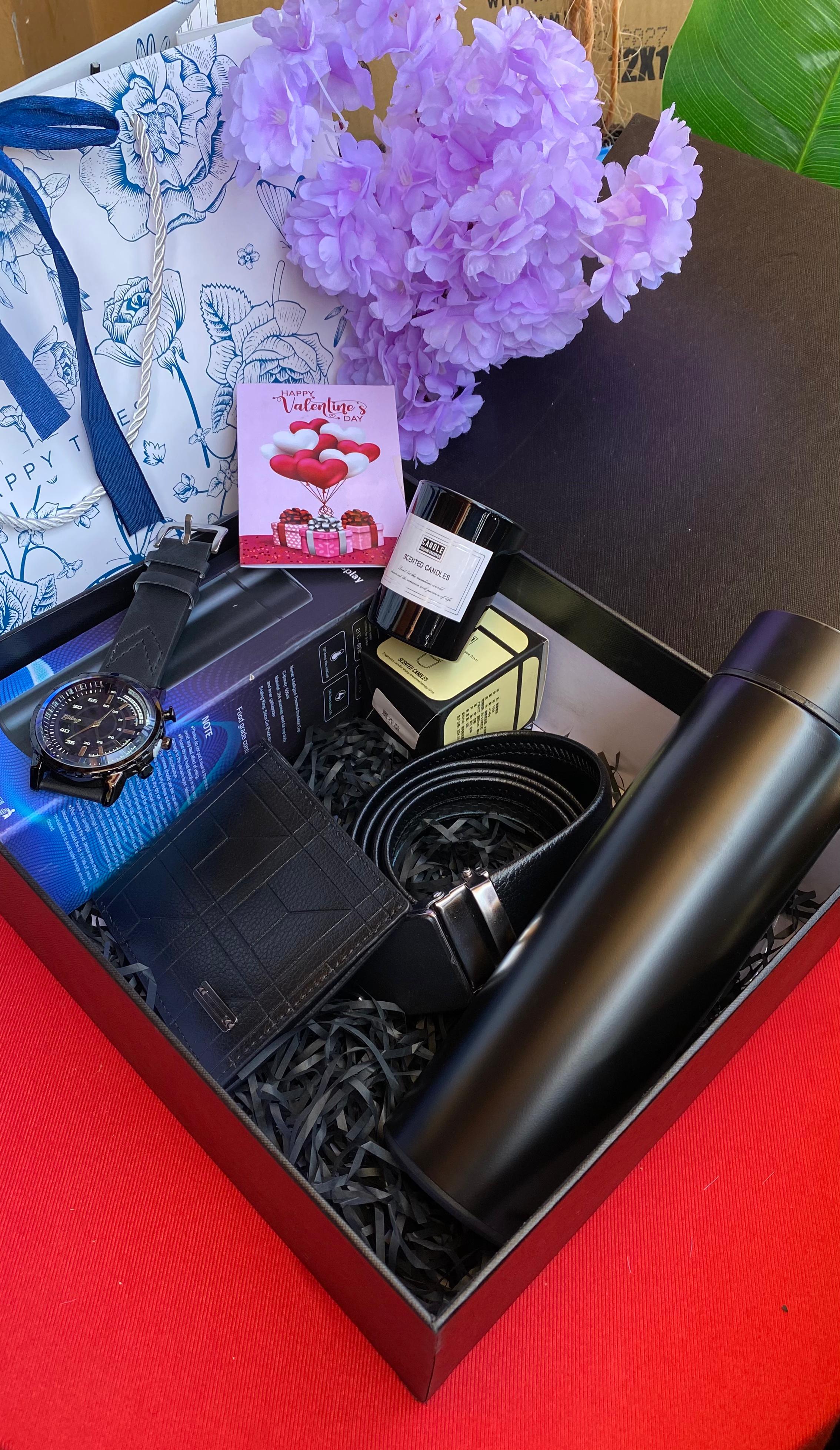 MEN VALENTINE GIFT PACK 

🌹Thermal Flask with temperature display

🌹Scented candle

🌹Wallet 

🌹Belt

🌹Watch

🌹CARD &BAG
