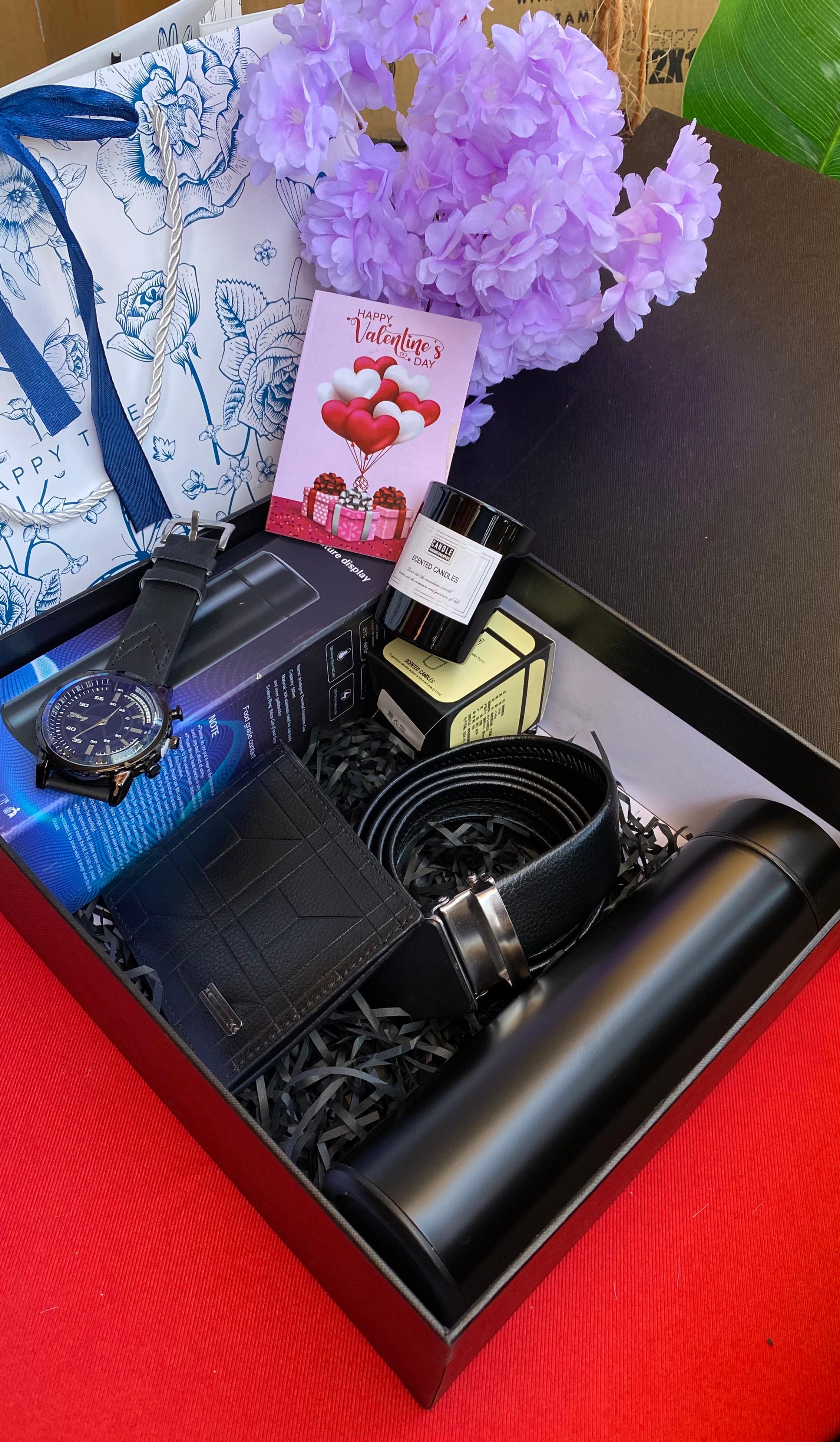 MEN VALENTINE GIFT PACK 

🌹Thermal Flask with temperature display

🌹Scented candle

🌹Wallet 

🌹Belt

🌹Watch

🌹CARD &BAG