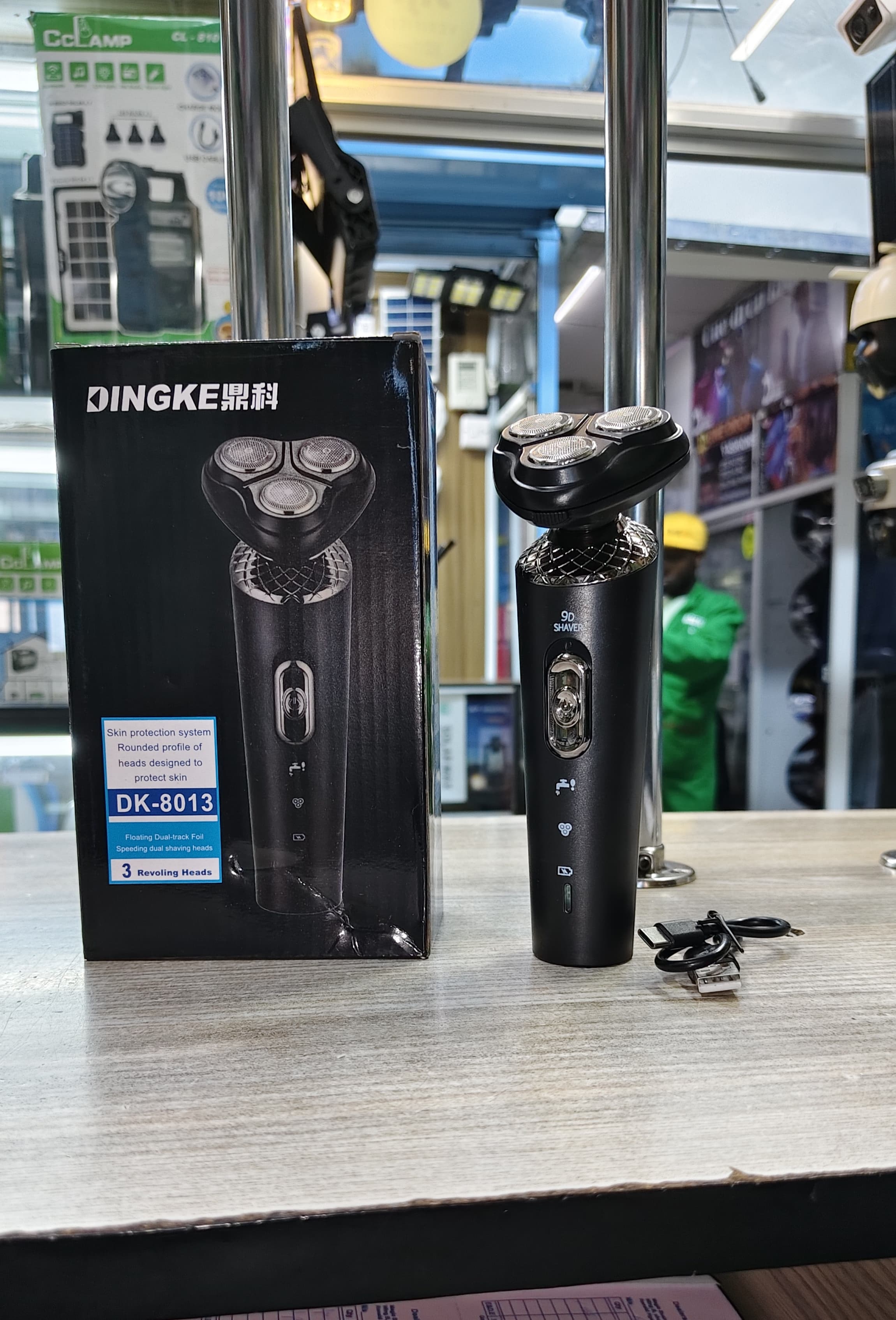 9D Electric Rechargeable Shaver Smoother – Ultra-Close, Effortless Shaving! ✨
Experience the next level of grooming with the 9D Electric Rechargeable Shaver. Designed for precision, comfort, and smoot