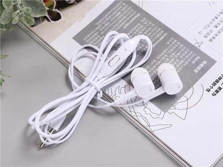 Best Seller Wired Earphones Running Sport Earphones 3.5mm Earphone Noise-isolating In-Ear Subwoofer Earplugs With Mic For All Phones