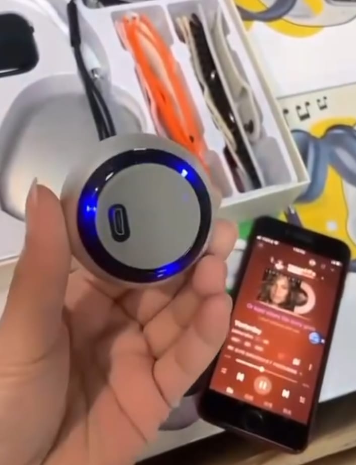 D-P9 Latest Fashion Smart Watch for Men & Women: Waterproof Make/Answer Call Smart Watches for Android/iPhone comes with a pair of headphones, a bluetooth speaker, 7straps, an OTG Lighting to type-C