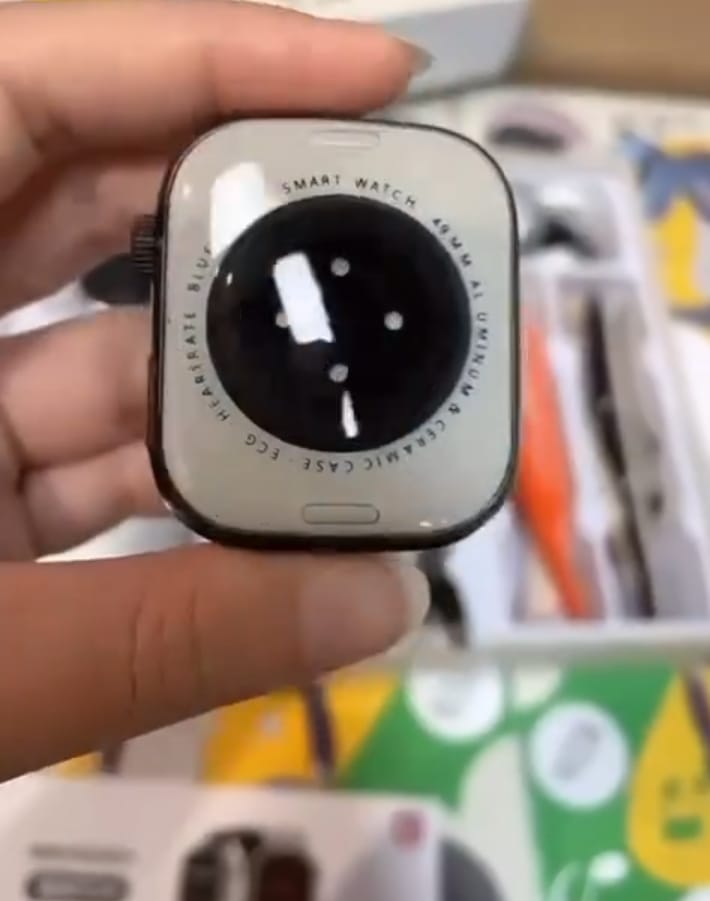 D-P9 Latest Fashion Smart Watch for Men & Women: Waterproof Make/Answer Call Smart Watches for Android/iPhone comes with a pair of headphones, a bluetooth speaker, 7straps, an OTG Lighting to type-C