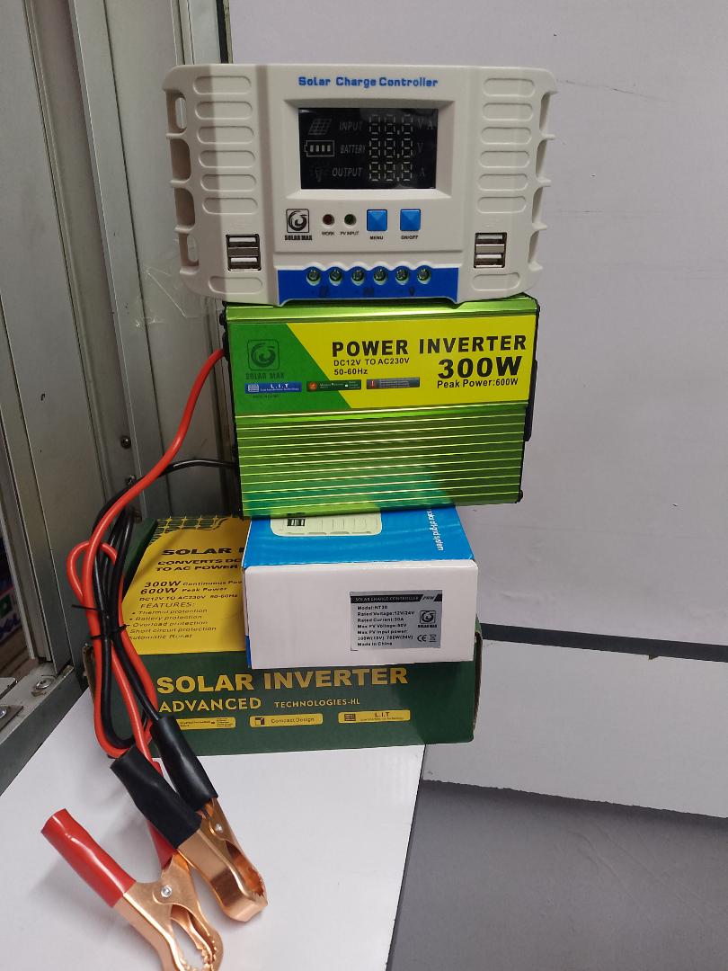 Solar max solar inverter converts DC power to AC power DC 12v to ac 230v 50-60hz 300W continuous power 600W peak power and Solar charge controller 30A Maximum PV voltage 50V