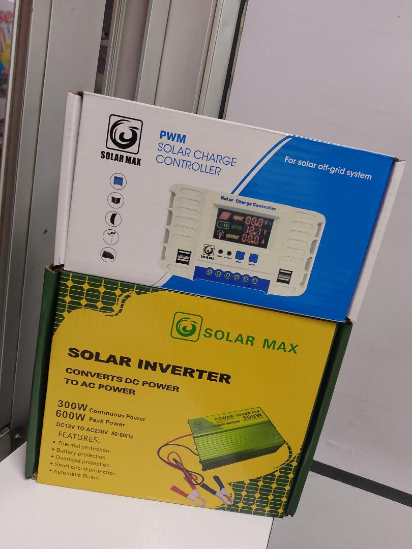 Solar max solar inverter converts DC power to AC power DC 12v to ac 230v 50-60hz 300W continuous power 600W peak power and Solar charge controller 30A Maximum PV voltage 50V