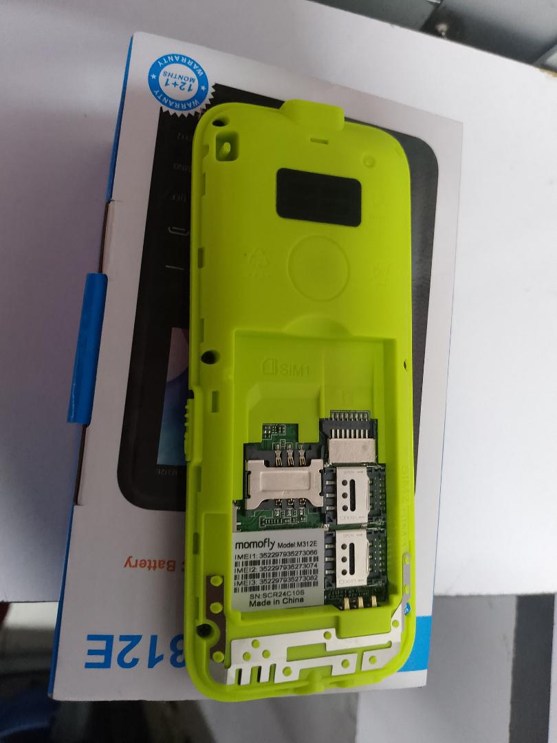 Momofly M312E button phone with 3/triple sim card slots battery capacity is 5c battery wireless FM torch light and Bluetooth connectivity