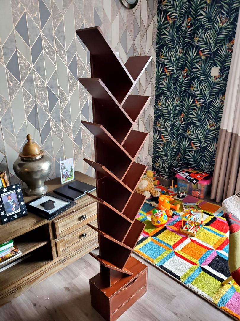*💢 Tree Bookshelf*
 ◾Has a lower drawercase
◾ Color : Dark brown& white
◾It's made of bamboo
 Can be used as a bookshelf, for decor, display