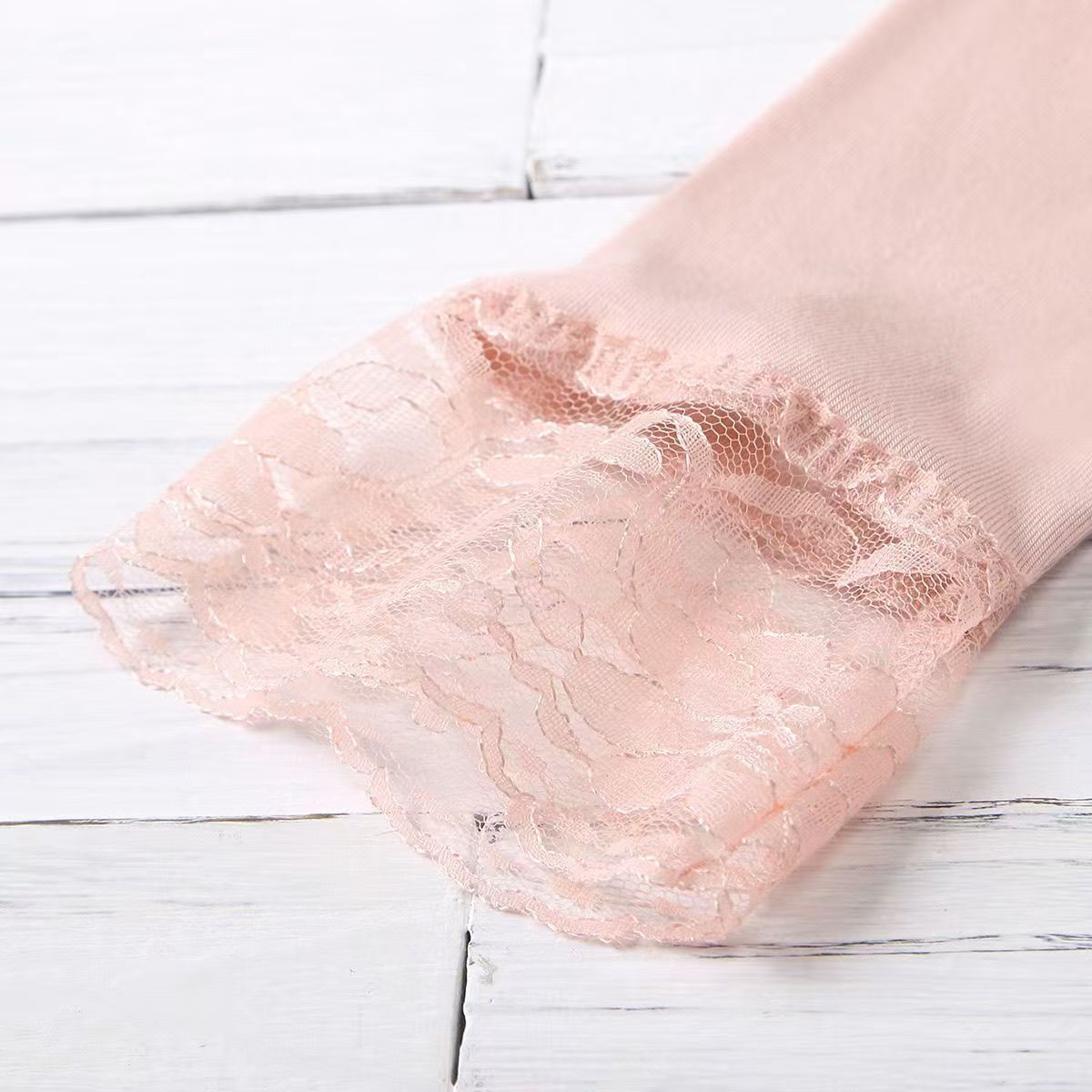 New product Children's clothing set Girls Butterfly tie hair band Lace lace top Checkered straps and skirt pants Three piece set