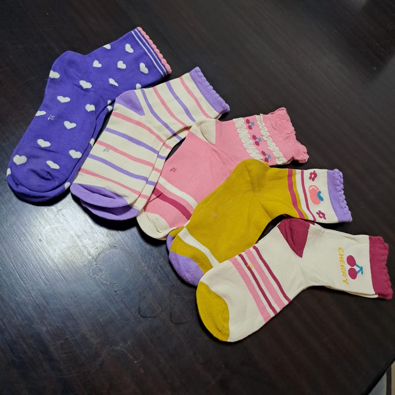 *5pc Girl unique &Warm socks* 

▪️ *Material;* cotton

 *▪️size:* 6yrs-8yrs

▪️ *Price:*5pc‼️

*easy to wash and maintain 

▪️ Durable 

▪️best quality