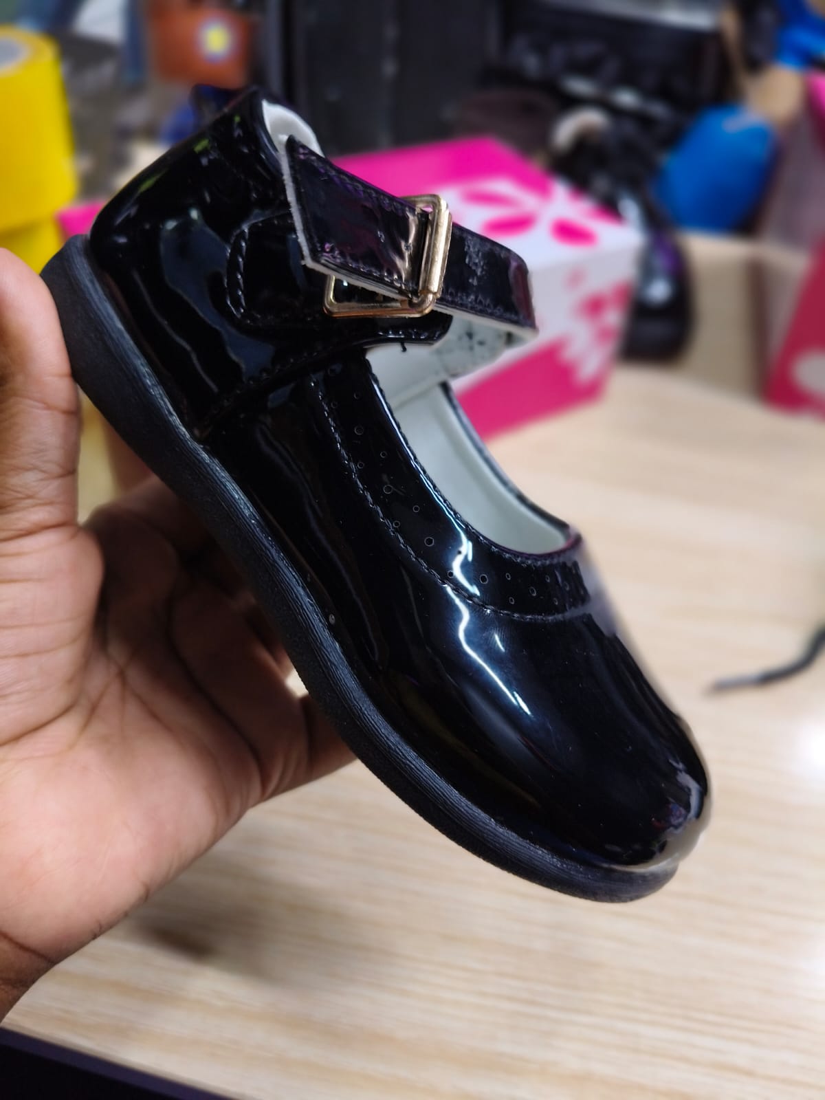 👟 Wipe and Go School Shoe – Comfort and Durability in One!

Perfect for School: Designed for everyday use, these school shoes are ideal for children who need both comfort and durability throughout th