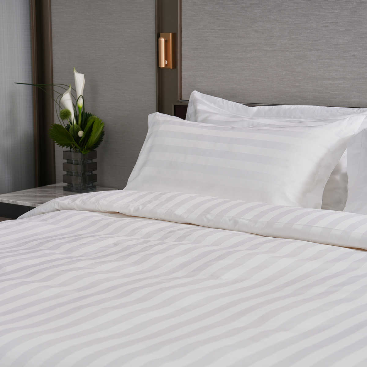 4Pcs of 6*7 Luxury 100% Cotton Egyptian white Stripped Soft Bedsheets Set (2pillowcases and 2pc bedsheets ) Bedding Set