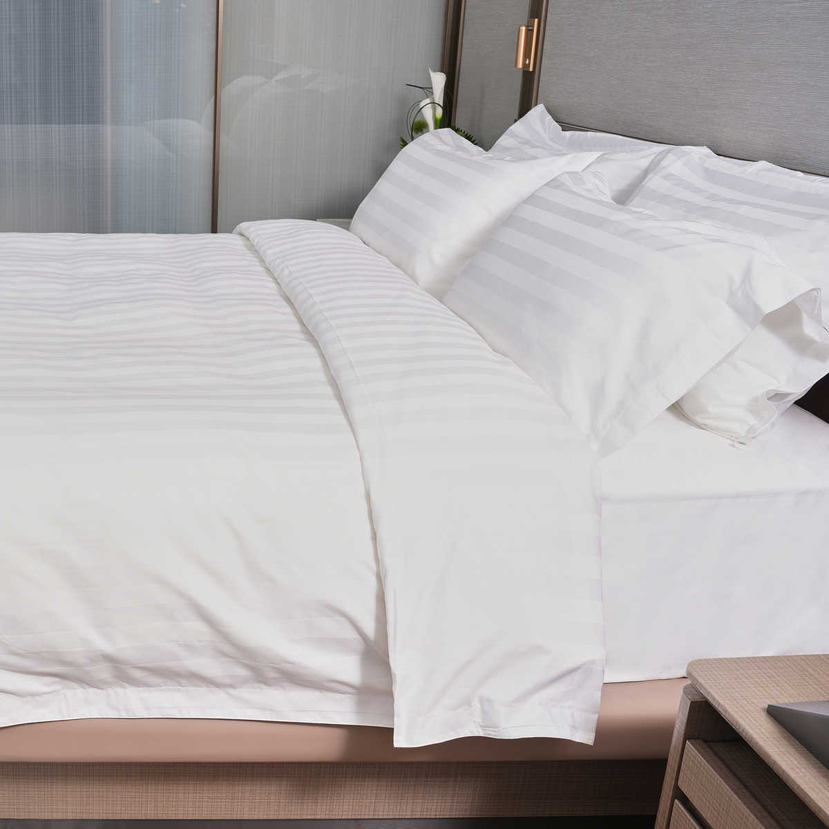 4Pcs of 6*7 Luxury 100% Cotton Egyptian white Stripped Soft Bedsheets Set (2pillowcases and 2pc bedsheets ) Bedding Set