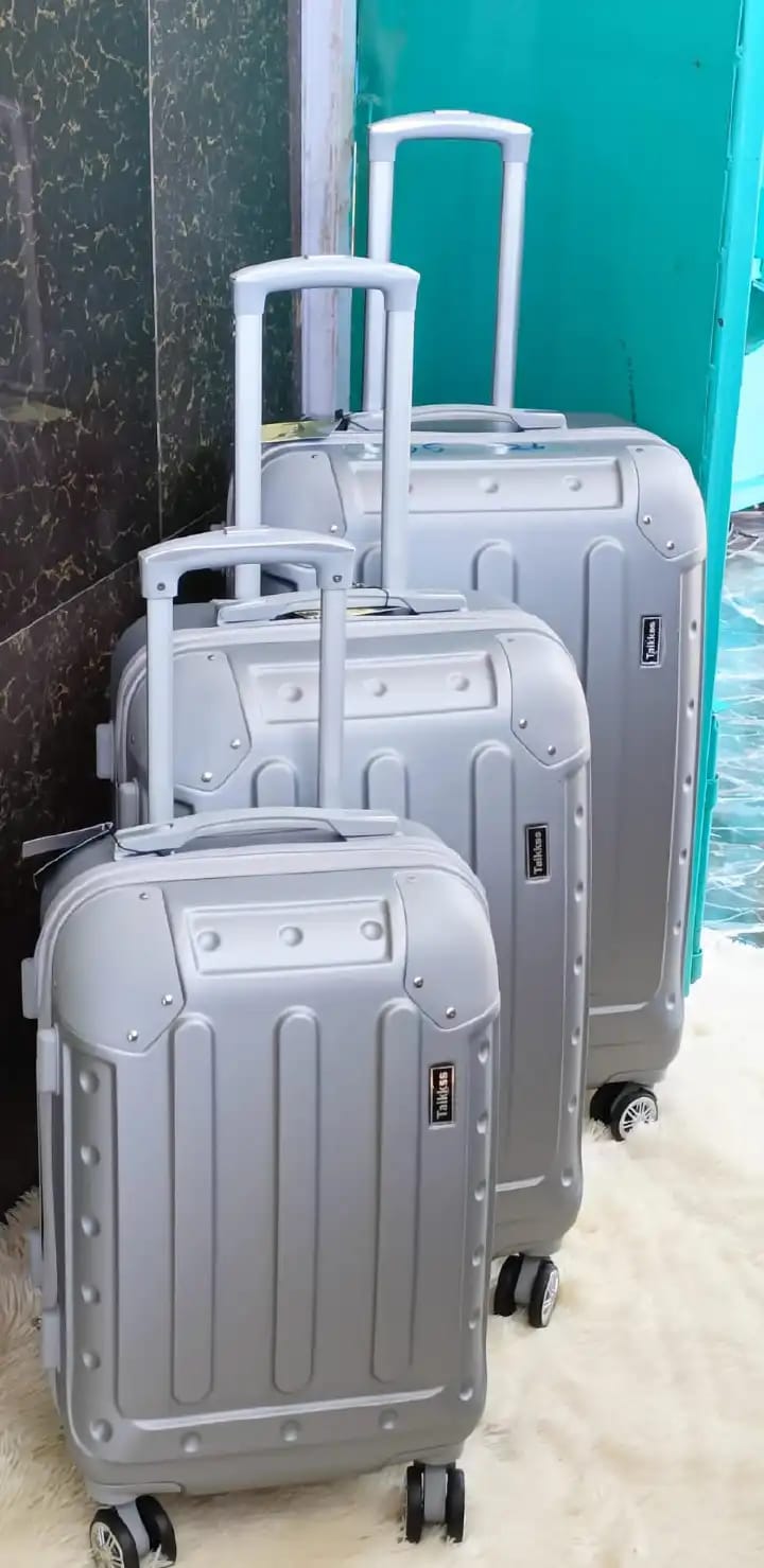 Fashion 3 Pieces 🤎PVC High Quality Travel Suitcase Travel Bag Travel Briefcase With Wheel.🥰Made of durable PVC material 😍Lightweight and easy to transport 3-piece set🥰 Height 75cm,69cm&59 cm🌷