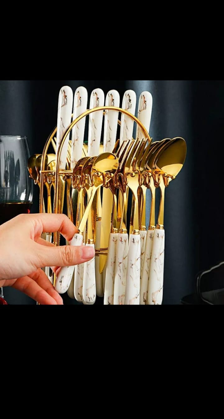 24 Pieces Deluxe Gold Knife and Fork Cutlery Set Kitchen Utensils Table Spoon Set Stainless Steel Rustproof Material Easy to Clean Comfortable Grip Nice Appearance