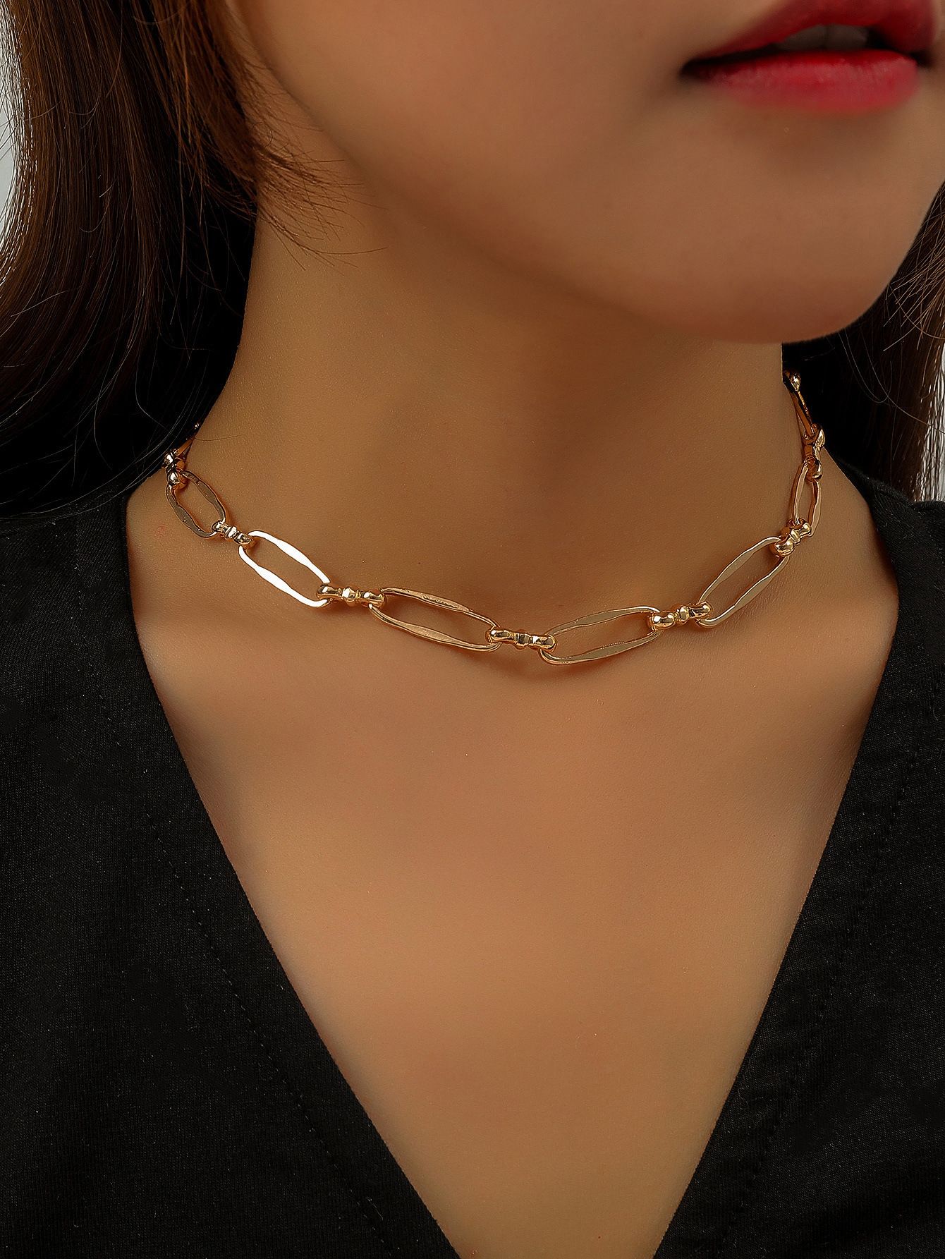 Oval metal necklace European and American punk style Personalized simple necklace Can be worn by men and women