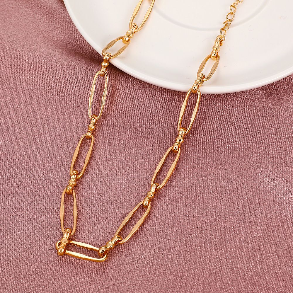 Oval metal necklace European and American punk style Personalized simple necklace Can be worn by men and women