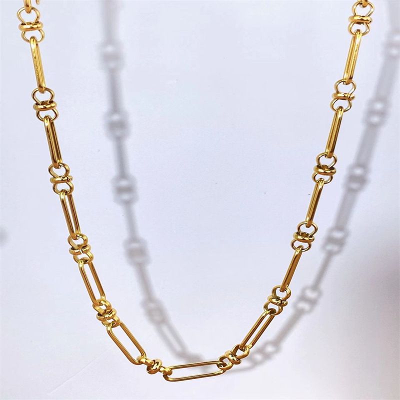 Oval metal necklace European and American punk style Personalized simple necklace Can be worn by men and women