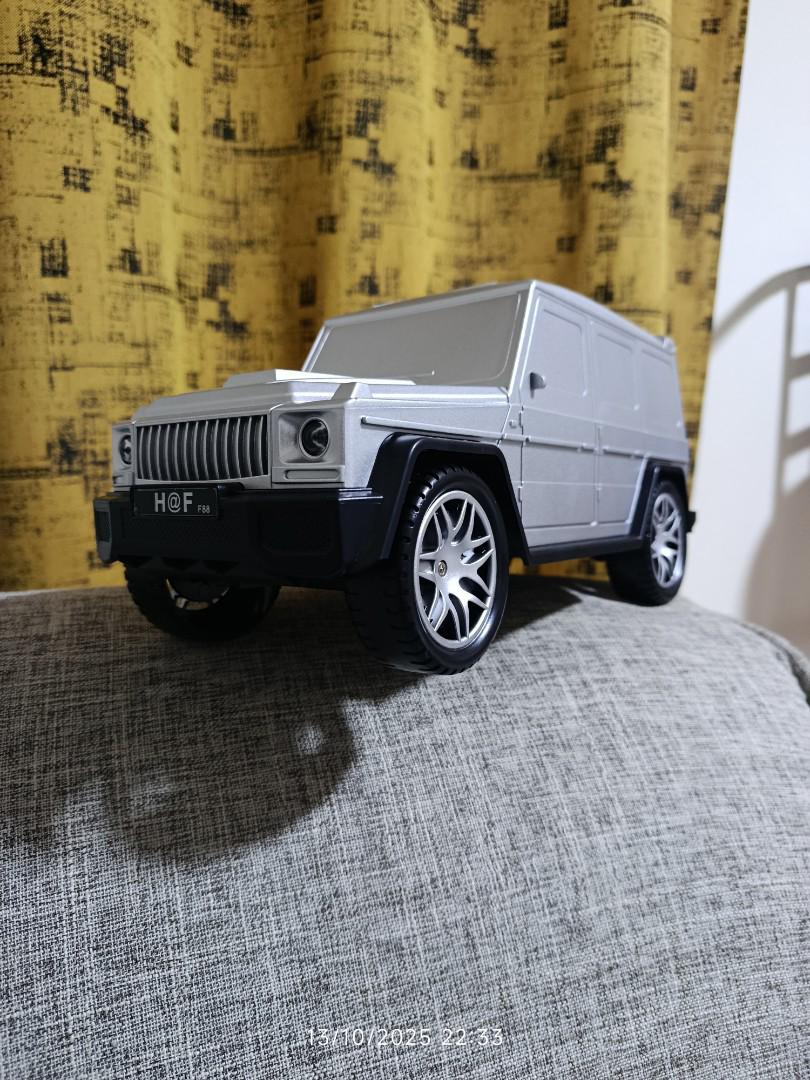 Car radio speaker fm usb solar charging radio car model with headlights Bluetooth speaker