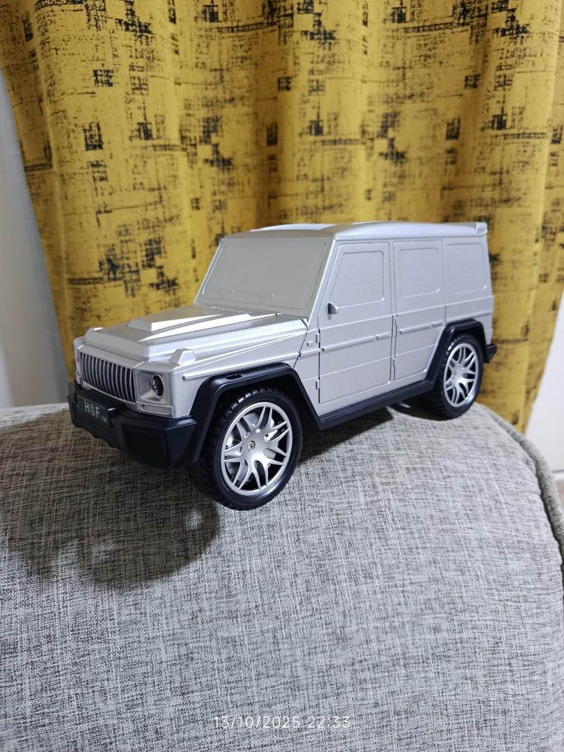 Car radio speaker fm usb solar charging radio car model with headlights Bluetooth speaker