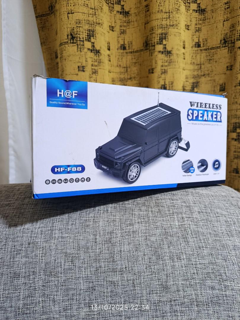 Car radio speaker fm usb solar charging radio car model with headlights Bluetooth speaker