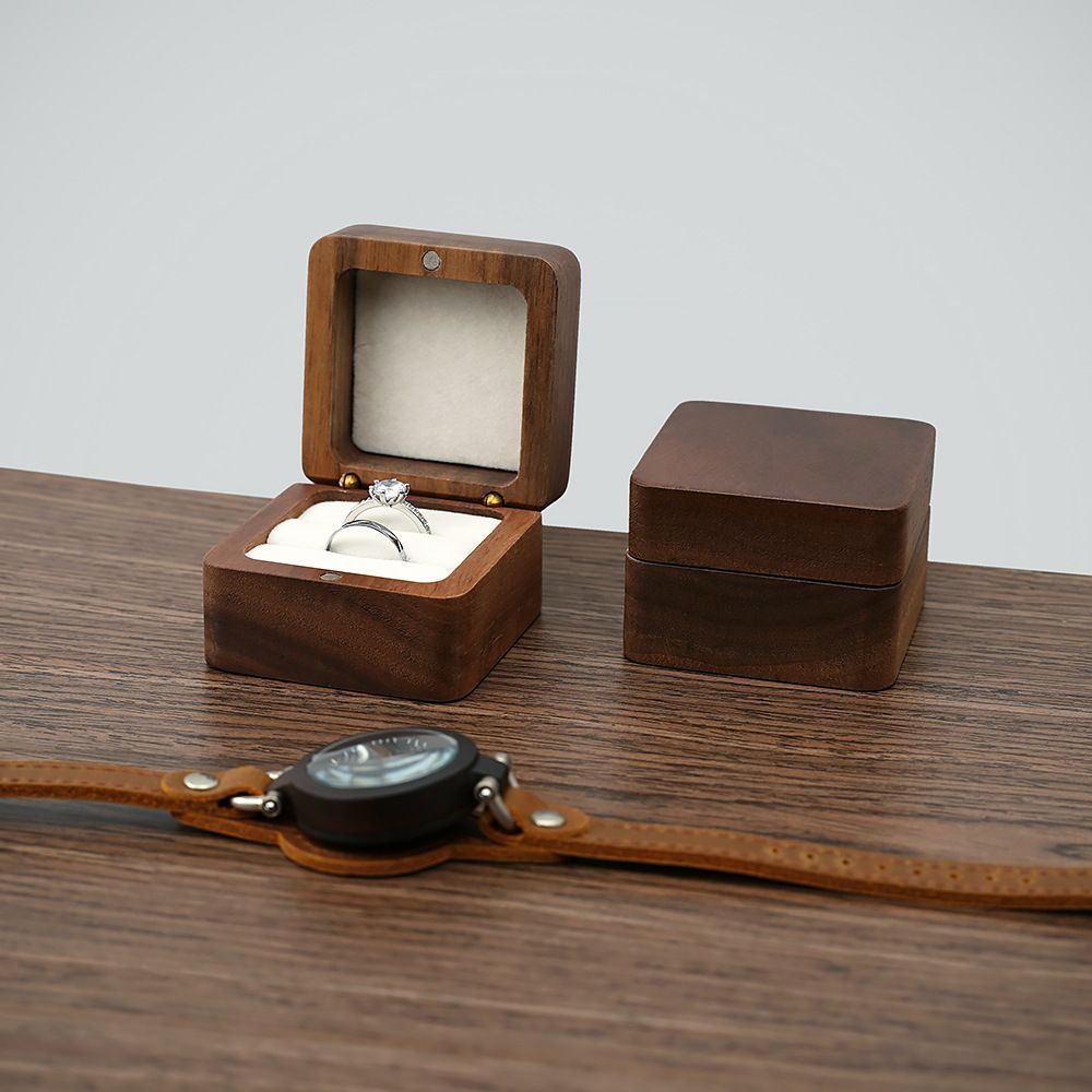 Proposal wooden jewelry box small portable Rings, stud earrings, pendants, mini accessories Product storage box