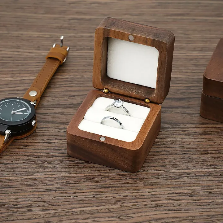 Proposal wooden jewelry box small portable Rings, stud earrings, pendants, mini accessories Product storage box