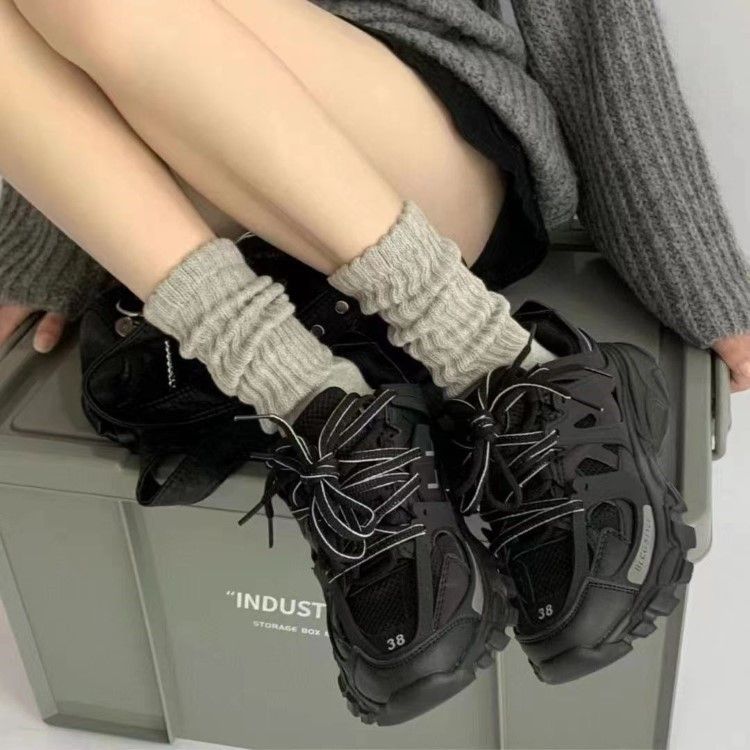 3 pairs Japanese ins Internet celebrity thin high-value solid color men and women versatile jk trend personality medium tube stacking socks