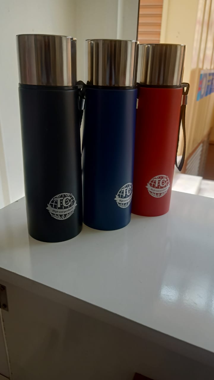 TC STAINLESS STEEL VACCUM FLASK BOTTLE CAN BE USED FOR TEA MILK WATER MAKING IT SIMPLE FOR YOUR TRAVEL GREAT ADDITION TO YOUR KITCHEN