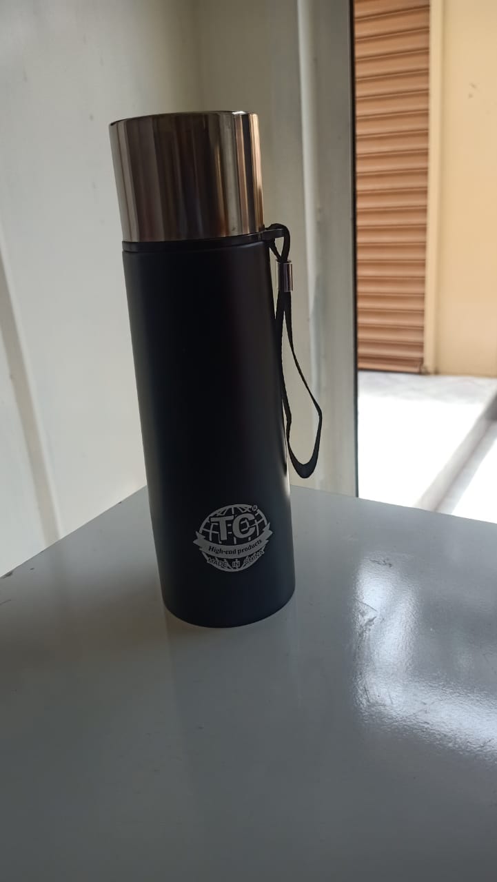 TC STAINLESS STEEL VACCUM FLASK BOTTLE CAN BE USED FOR TEA MILK WATER MAKING IT SIMPLE FOR YOUR TRAVEL GREAT ADDITION TO YOUR KITCHEN