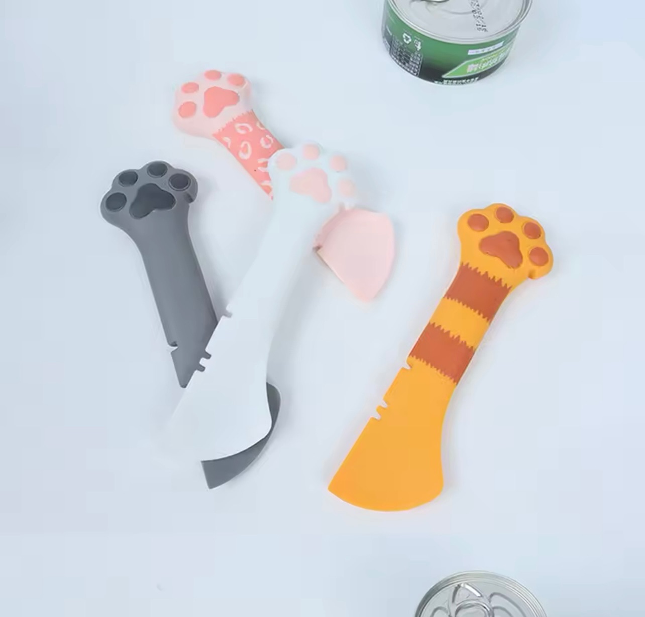 Silicone Pet Wet Food Can Lid Cover & Multipurpose Spoon/ Can Opener for Cats & Dogs