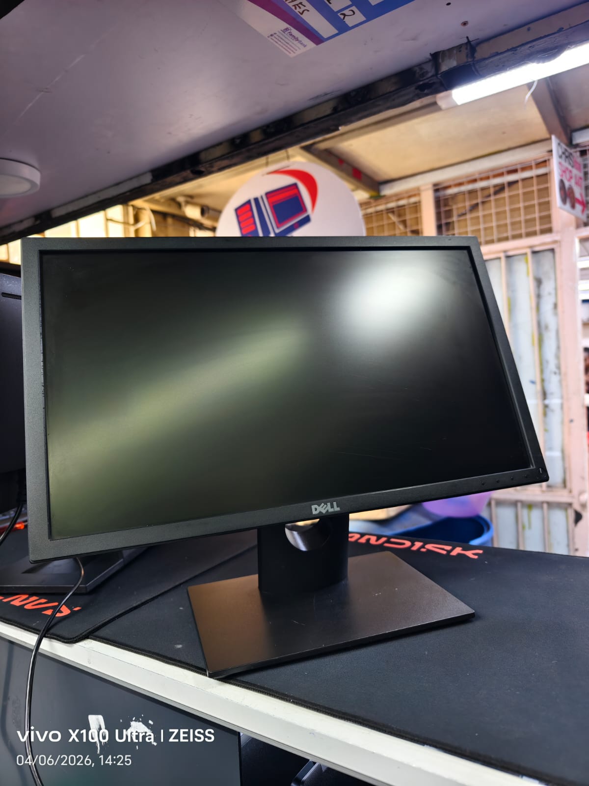 DELL 22 inch P2217hb IPS LED Monitor Wide - 1980 x 1080 at 60hz resolution, VGA, HDMI, DisplayPort & USB free power cable