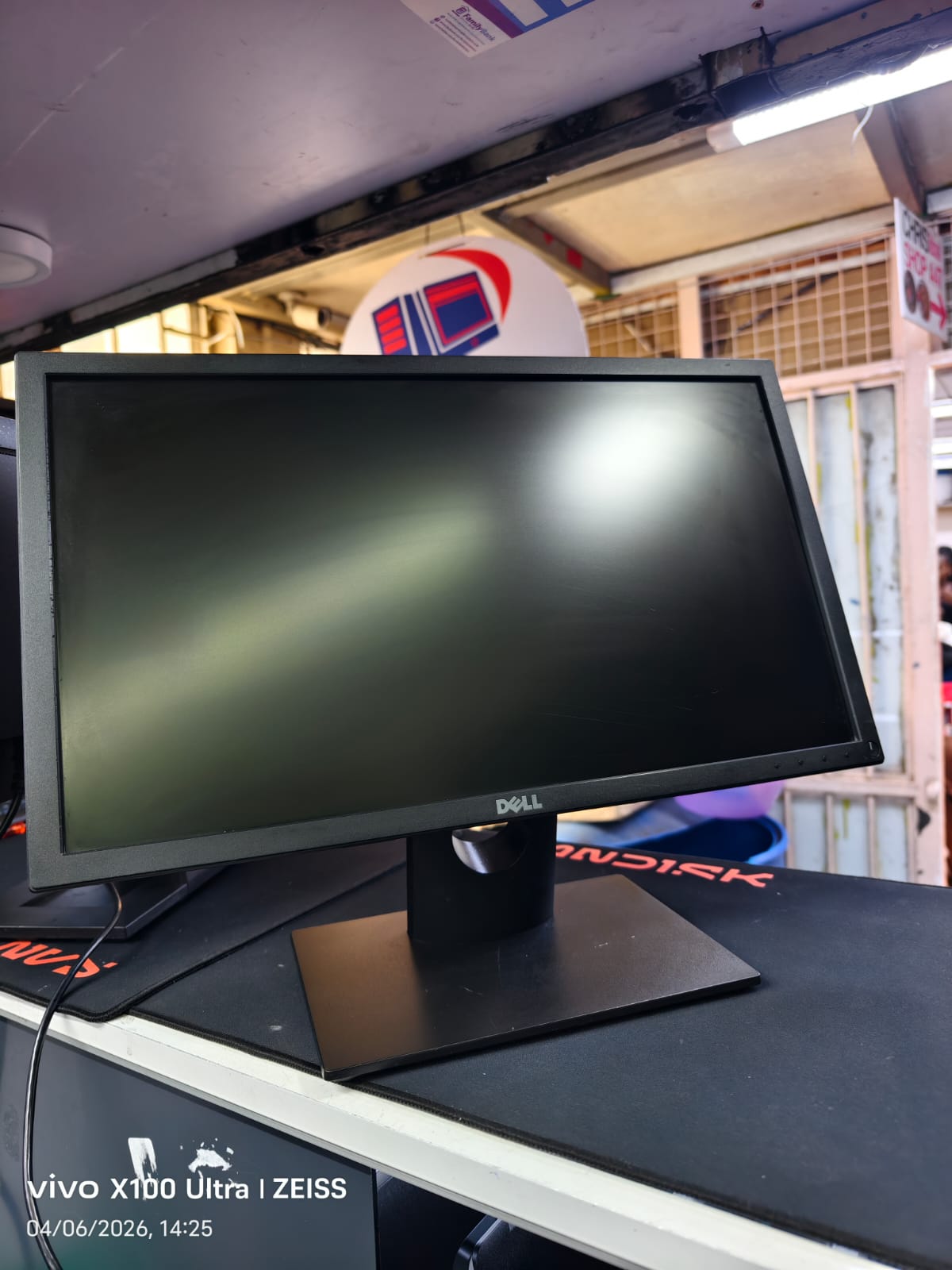 DELL 22 inch P2217hb IPS LED Monitor Wide - 1980 x 1080 at 60hz resolution, VGA, HDMI, DisplayPort & USB free power cable