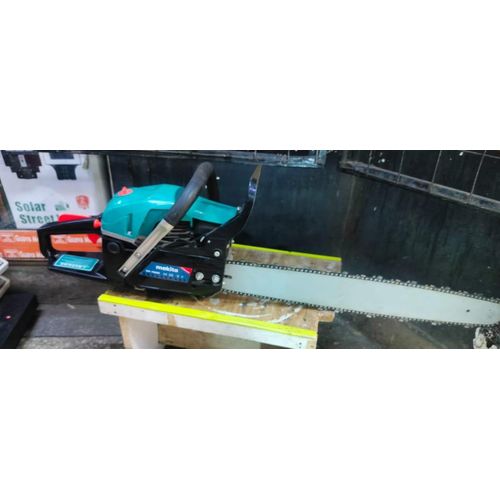 Makita  22" Gasoline Chainsaw – High-Performance Cutting Power