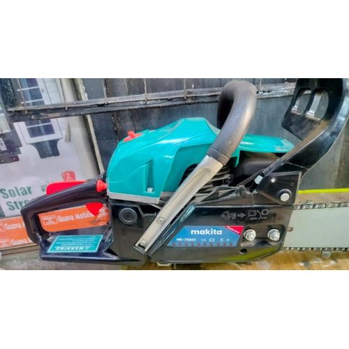 Makita  22" Gasoline Chainsaw – High-Performance Cutting Power