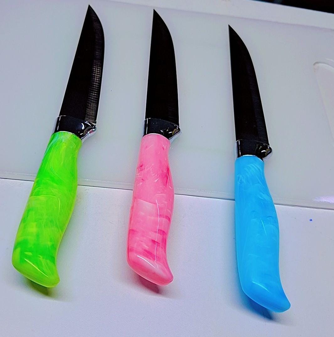 NATIONAL HIGH-QUALITY PLASTIC CHOPPING BOARD PLUS 1PC FREE KNIFE , perfect for slicing meats, fruits and vegetables Designed with a convenient handle, it allows for easy cleanin