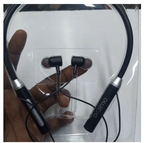 Wireless Bluetooth Neckband Earphones with Deep Bass, Comfortable Earbuds, and Flexible Neckband Design – Lightweight, Sweat-Resistant, In-Ear Headphones for Music and Calls.