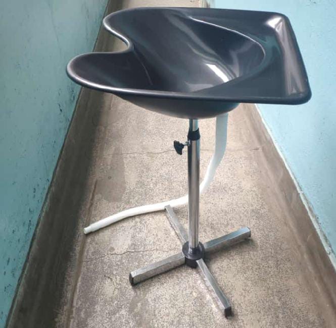 SALOON SINK WITH STAND salon sink with stand is a versatile and essential piece of equipment for any hair salon. The sink is made of durable materials and has a large basin that is easy to clean. The