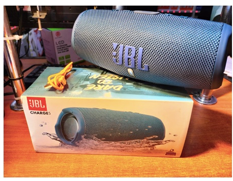 JBL 5 speaker – Portable Bluetooth Speaker amazing power of JBL Pro Sound with you. The JBL Charge 5 has an optimized long excursion driver, a separate tweeter