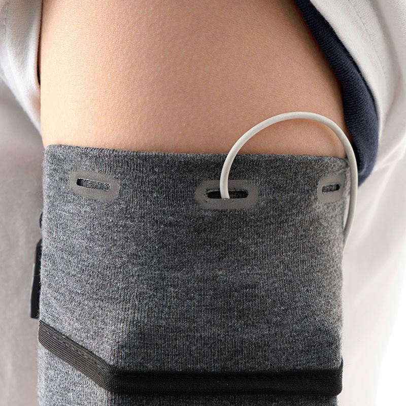 Running Mobile Phone Arm Bag Universal Breathable Sports Accessories Armband Jogging Bag Phone Armband Case Outdoor Arm Bag Sport Phone Armband Bag Running Jogging Case Cover Holder for IPhone Samsung
