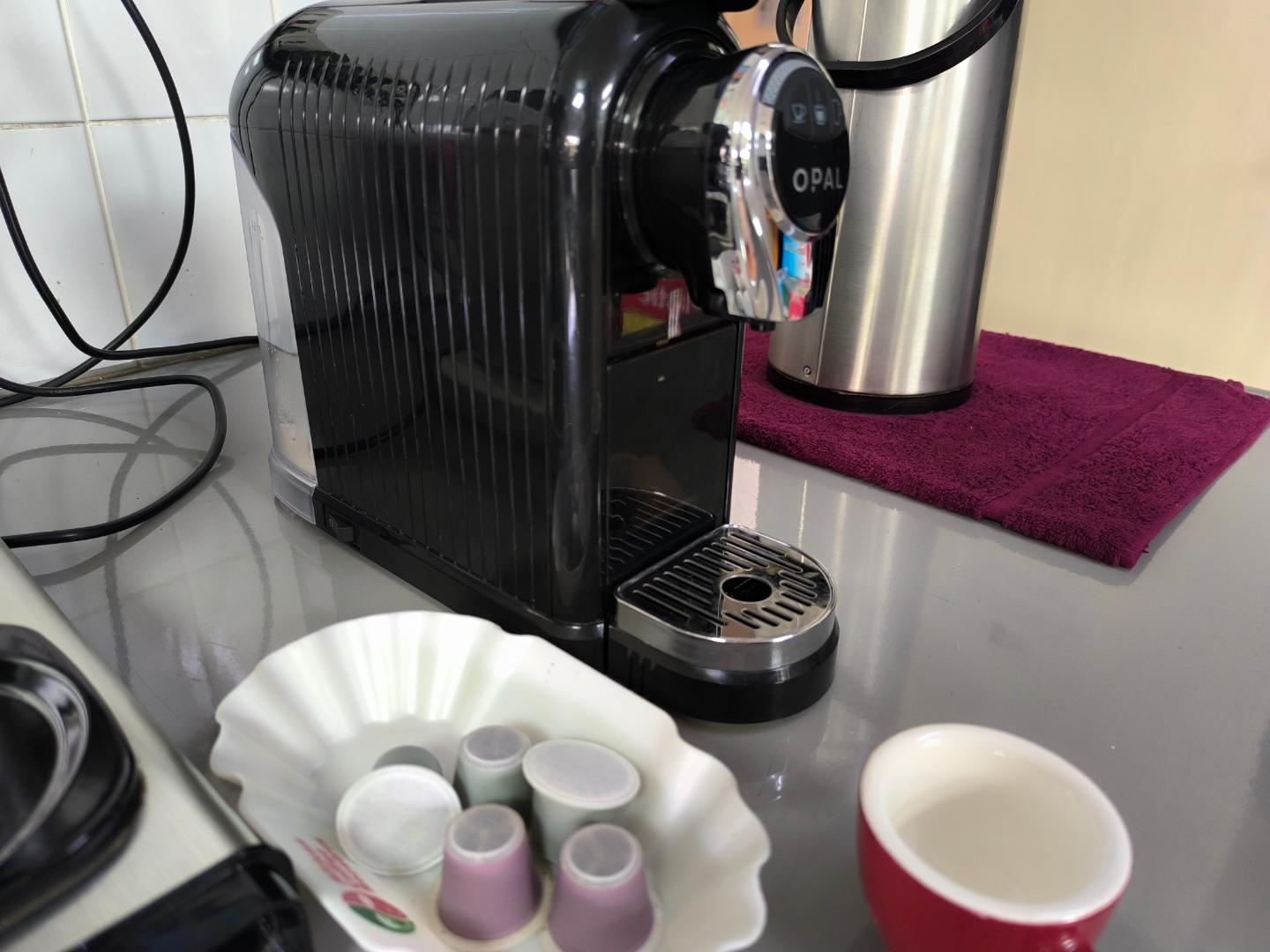 Brand New Opal Nespresso Compatible
Coffee Machine. Model No. OPALO1. 220-240V~50Hz/60Hz 1260W.
Batch No.0227